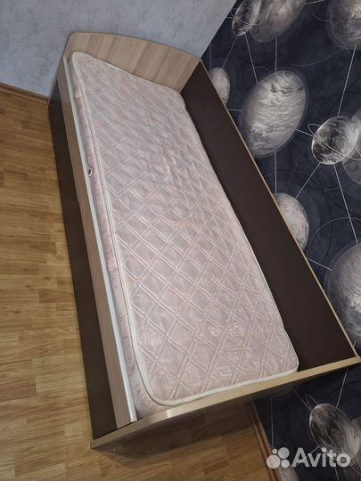 Кровать односпальная 90х200 с матрасом бу