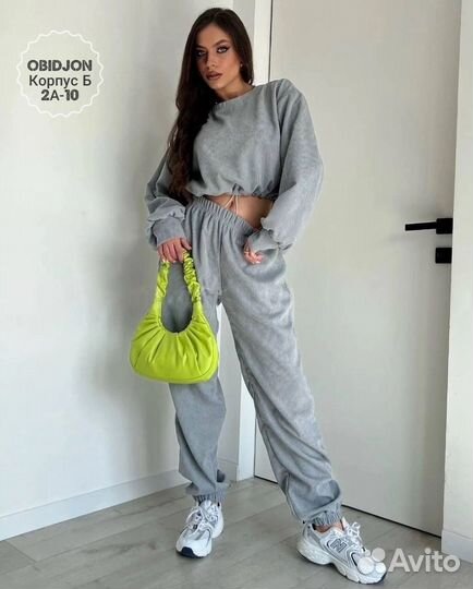 Спортивный костюм женский