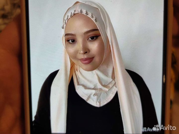 Боне под хичабник