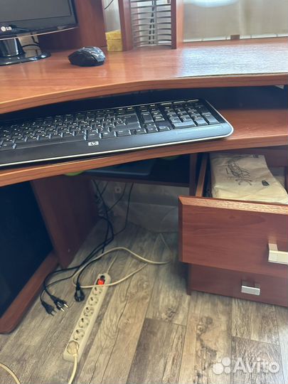 Компьютерный стол