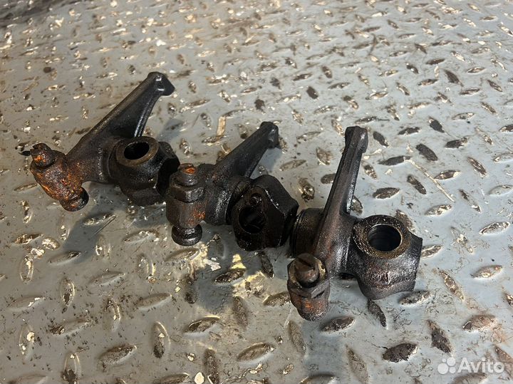 Коромысло клапанов ямз