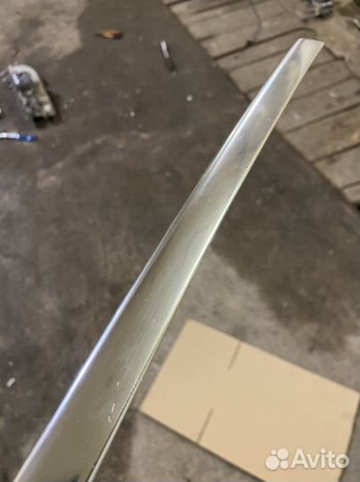 Молдинг задней левой двери Opel Astra J