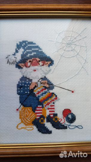 Картина вышитая крестом Гном вяжет