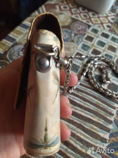 Маленькая сумочка на цепочке для телефона