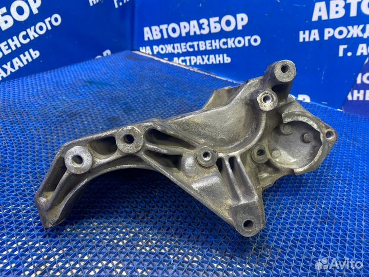 Кронштейн кондиционера Opel Vectra B седан X16XEL