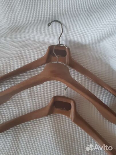 Вешалки плечики.Поулиритановые