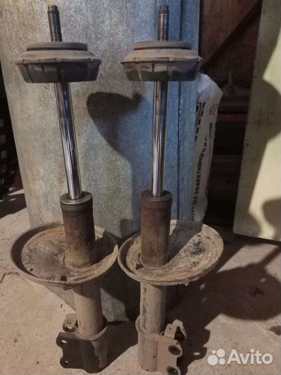 Стоики передние Рено Логан