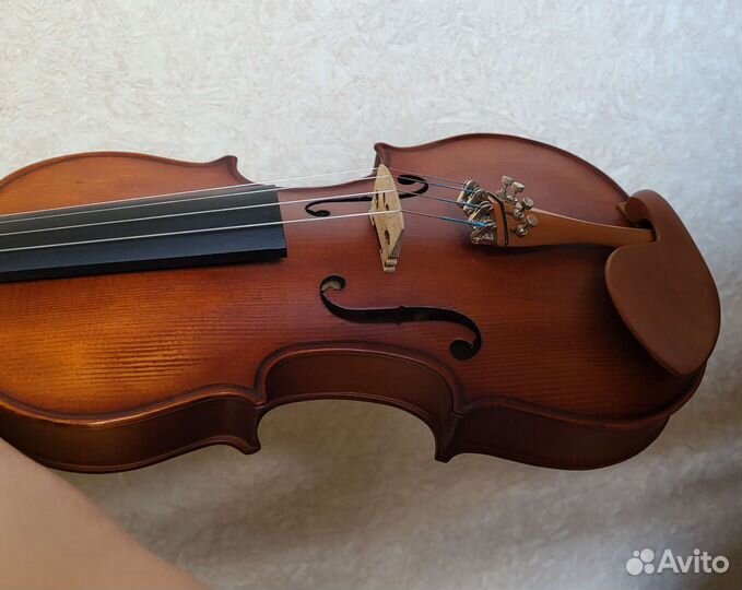 Скрипка Словакия 4/4,смычок,мостик, футляр