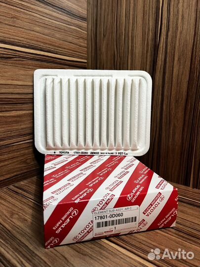 Воздушный фильтр Toyota Corolla RAV4 17801-0D060
