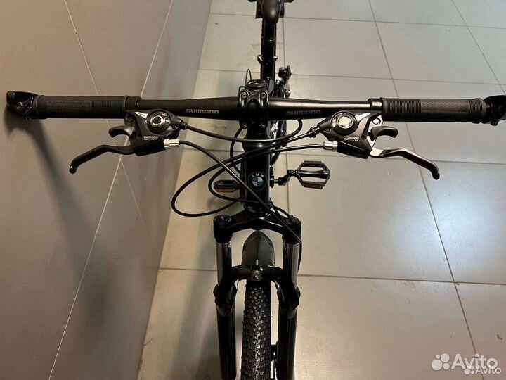 Велосипед на литых дисках BMW