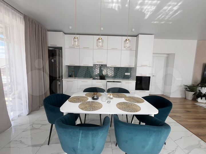 Коттедж 305 м² на участке 10 сот.