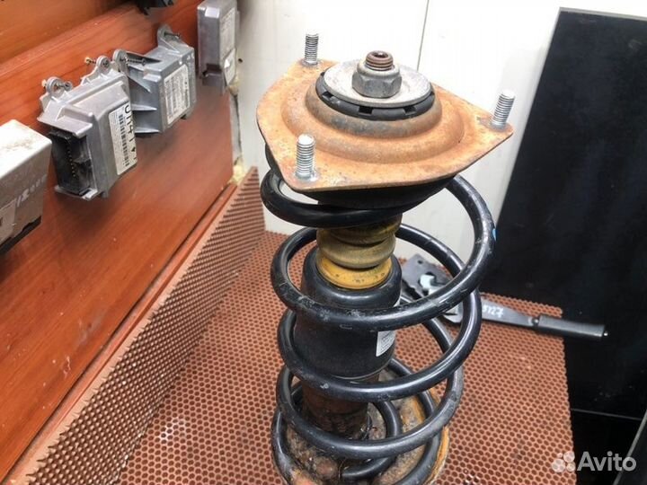 Стойка в сборе передняя правая LADA Granta лифтбек