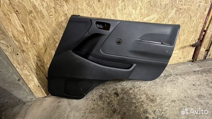 Обшивка двери hiace