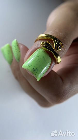 Модель на маникюр