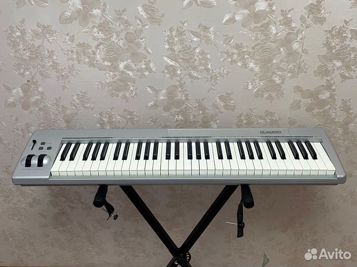 Midi клавиатура M audio keystation 61es