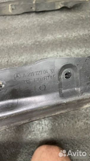 Уплотнение дверей переднее Mercedes-Benz E-Класс