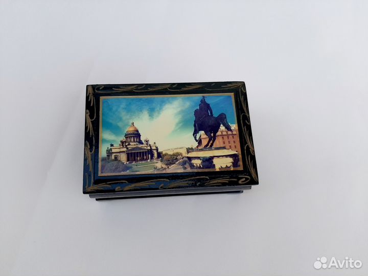 Шкатулка для украшений из дерева