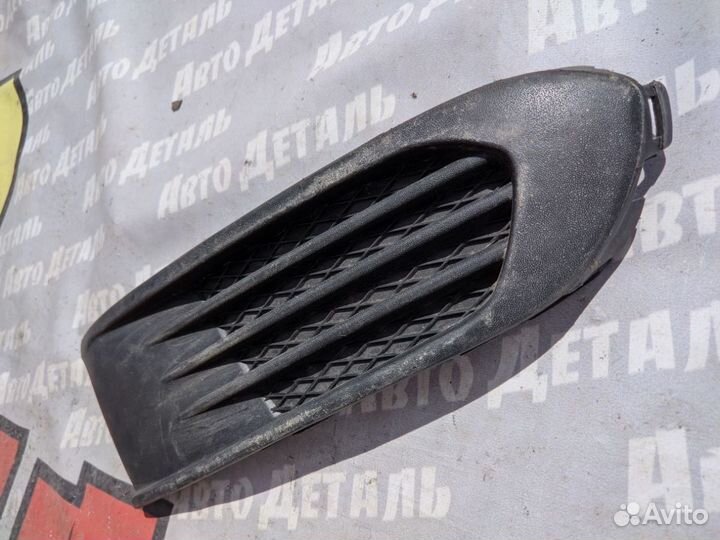 Заглушка переднего бампера Volkswagen Polo 2011