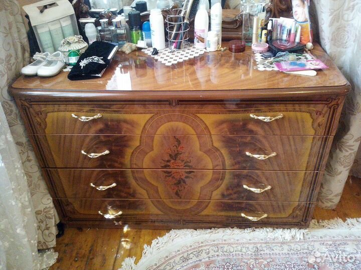 Спальный гарнитур