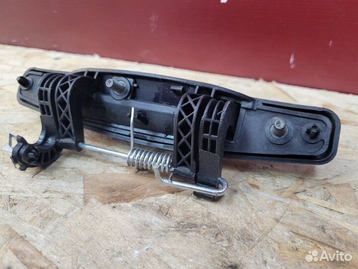 Ручка двери внешняя правая Renault Duster