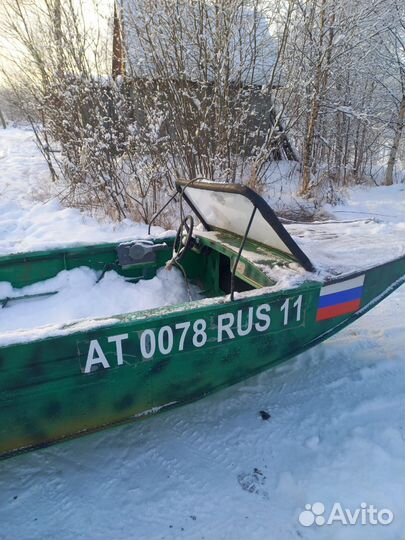 Лодка с мотором