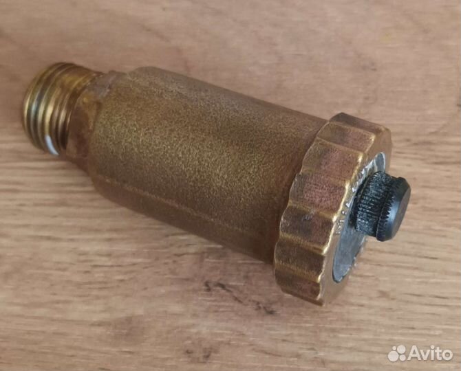 Воздушный клапан (воздухоотводчик)