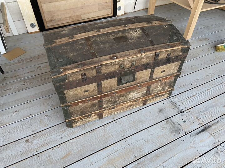 Сундук старинный