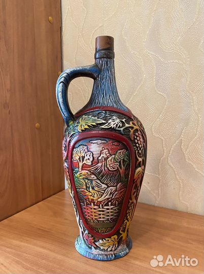 Глиняный кувшин для вина