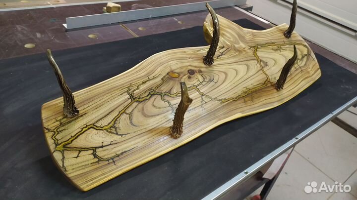 Вешалка настенная деревянная