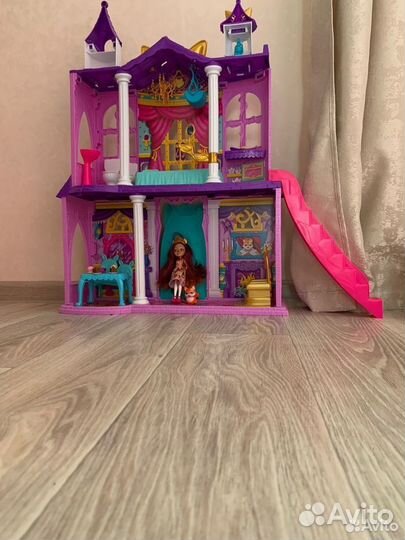 Замок энчантималс