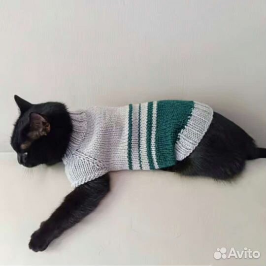 Свитер для кошки или маленькой собаки