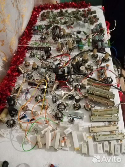 Радиодеталь резисторы и диоды