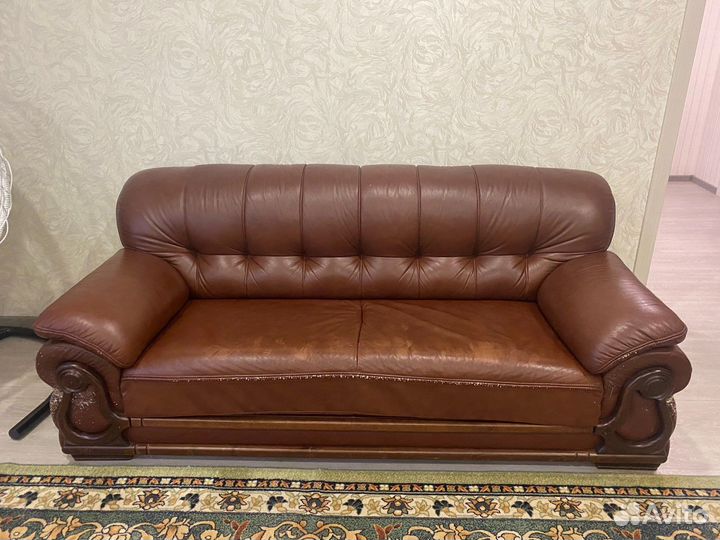Кожаный диван и 2 кресла