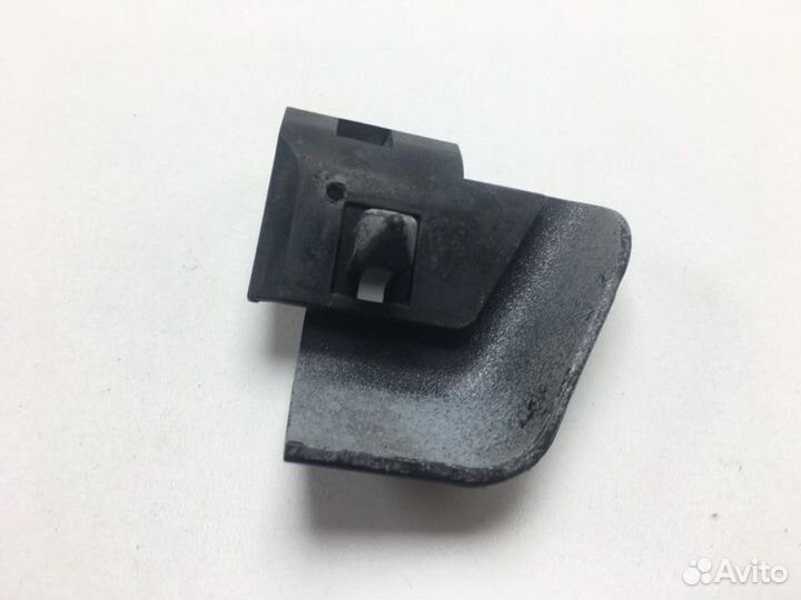 Крепление бампера переднее левое Toyota Funcargo