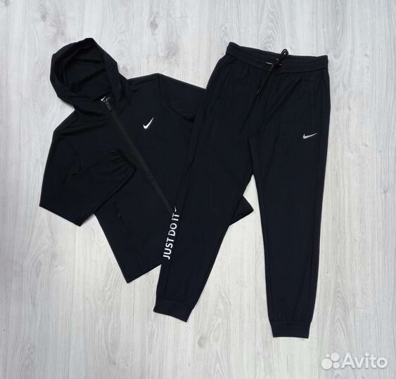 Женские спортивные костюмы