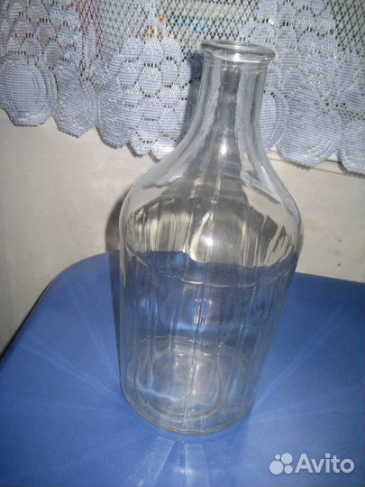 Стеклянный графин