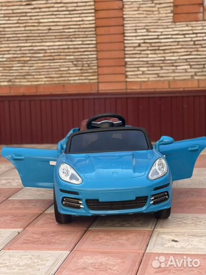 Детская машинка на аккумуляторе с пультом