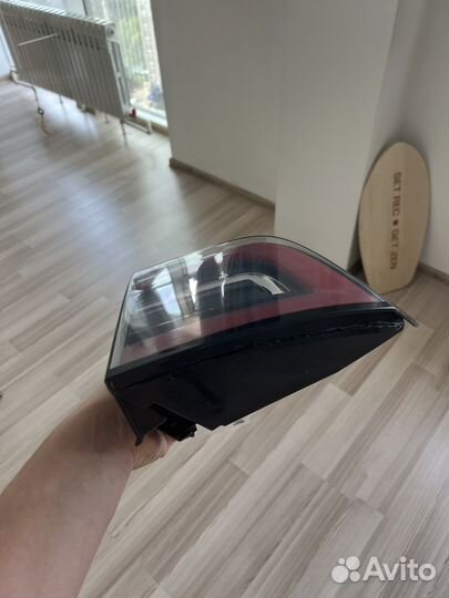 Фонарь задний правый Tesla Model 3