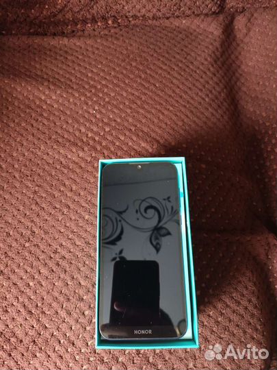 Телефон Honor 8s