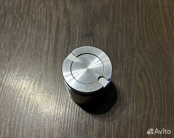 Поршень заднего суппорта Mustang 05-14