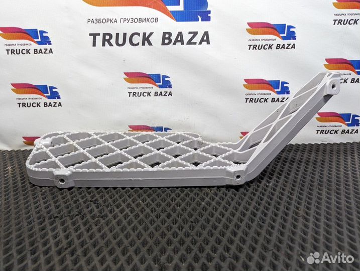 1535040 Подножка правая