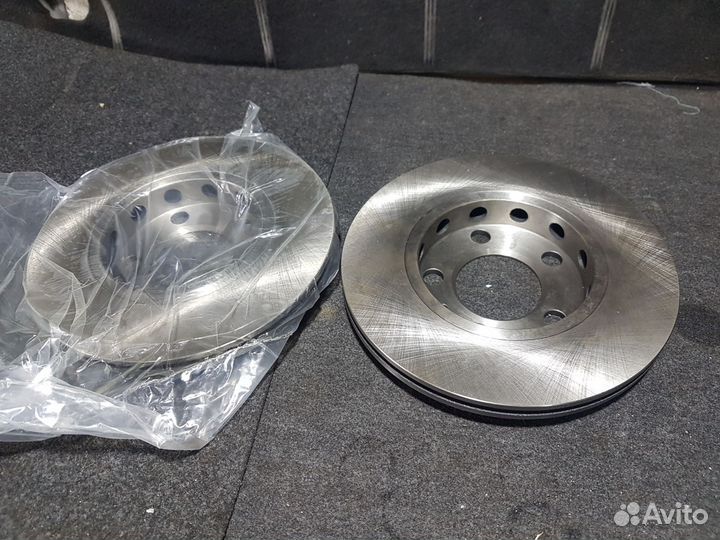 Диск тормозной передний skoda fabia