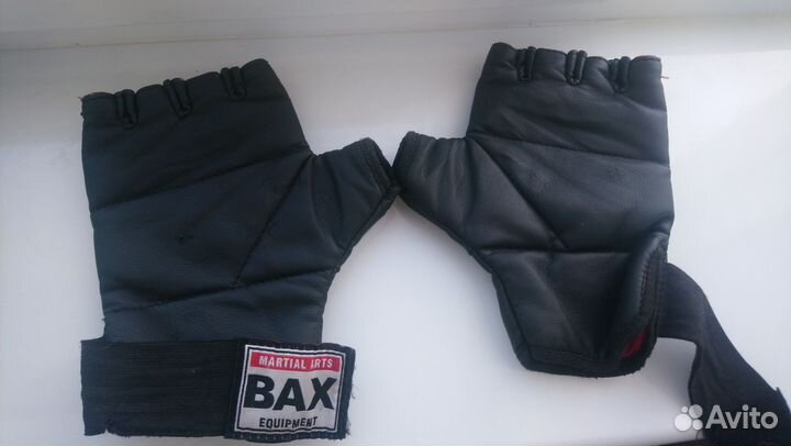 Спортивные перчатки