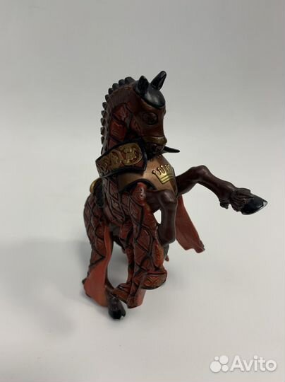 Фигурка Papo (Франция) рыцарский конь в доспехах