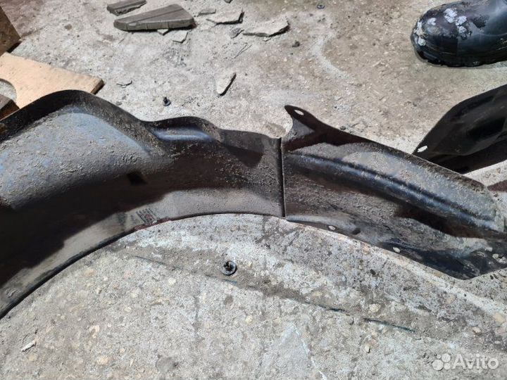 Локер передний Mitsubishi Lancer 9 4G18 2005