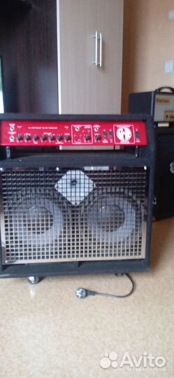 Комбоусилитель для бас гитары SWR super RED head