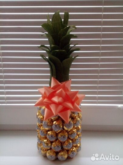 Ананас из конфет
