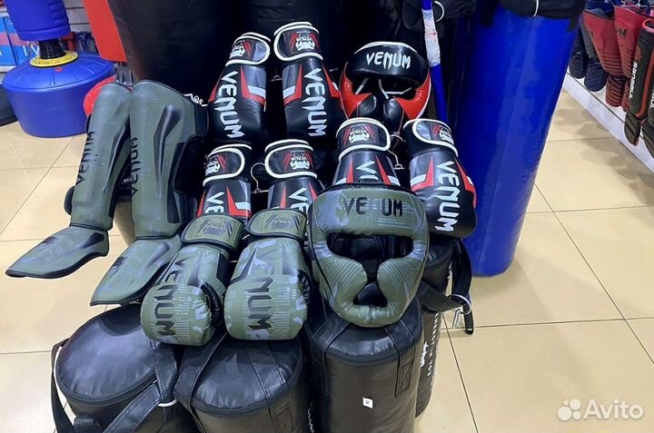 Боксерские перчатки venum