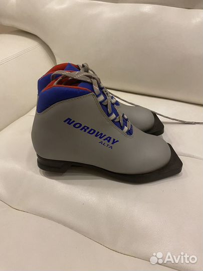 Лыжные ботинки