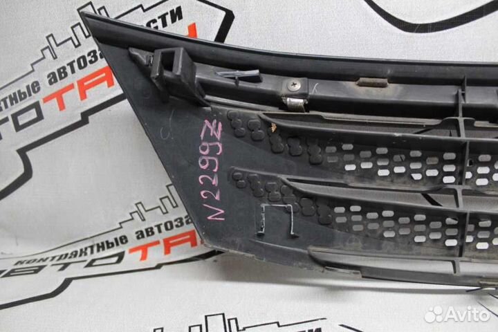 Решетка радиатора toyota isis ANM10G ANM10W ANM15G